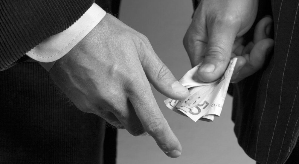 Cash hands 1000px
