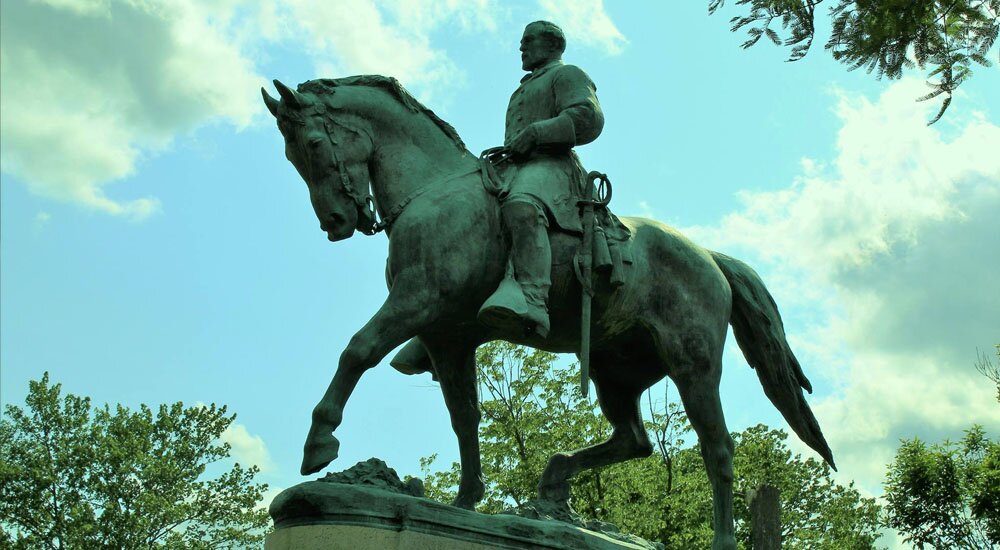 Lee statue 1000px
